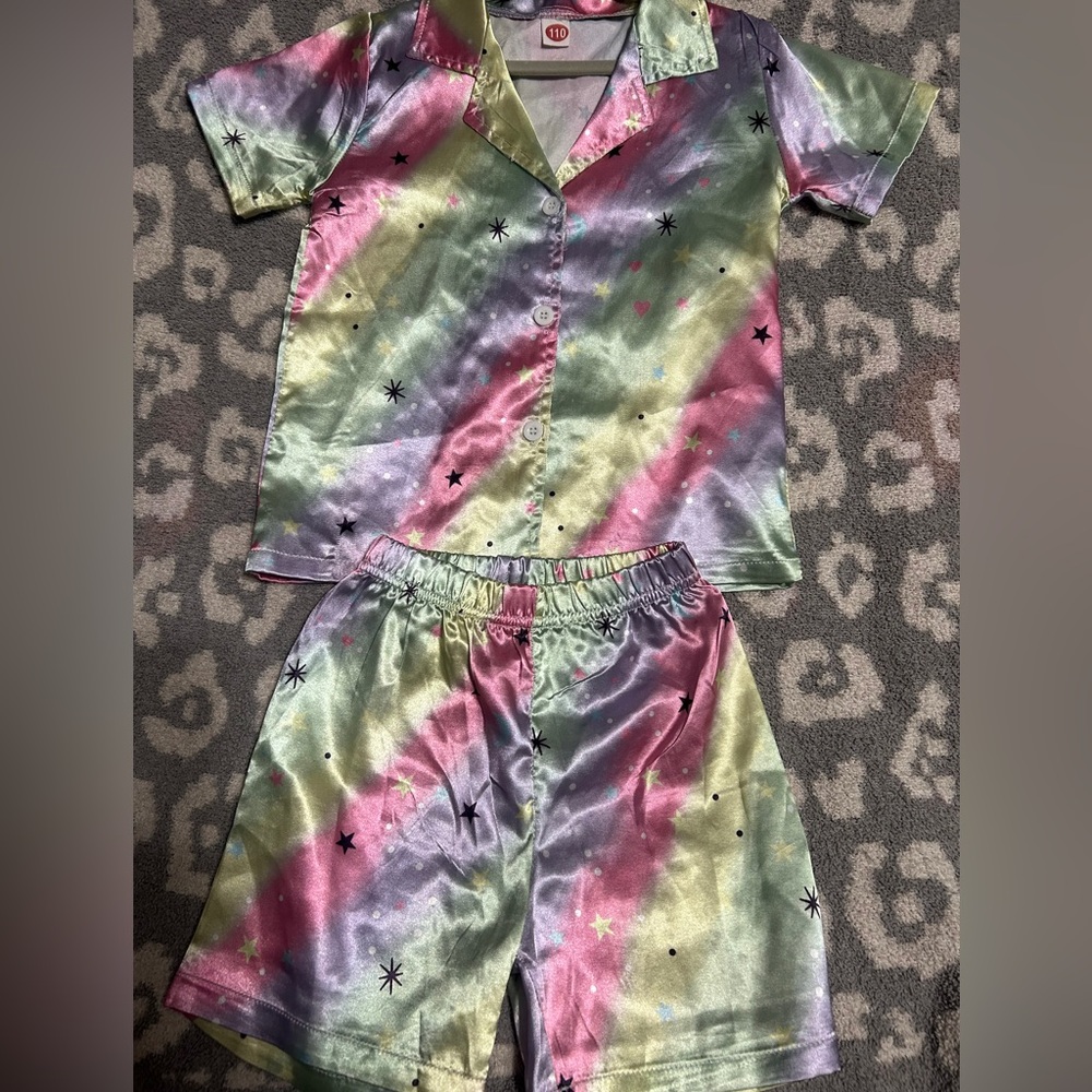 Size 4 matching silk shorts and shirt set! Adorable
